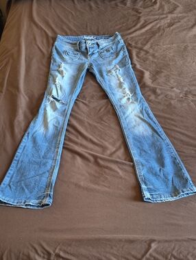 Amethyst Size 3 Women’s Light Blue Distressed Flared Jeans